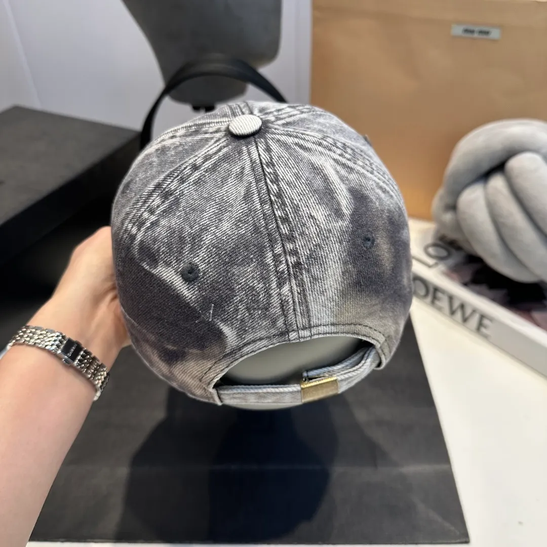 P60 Croxin's new denim denim baseball cap. Washed twill denim baseball cap. Newly launched washed denim series, casual and versatile. An artifact for spring and summer wardrobe matching.